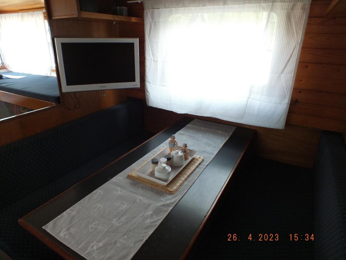 Zouw Hausboat Zakotven -Pouze Ubytovani Roudnice nad Labem Ngoại thất bức ảnh