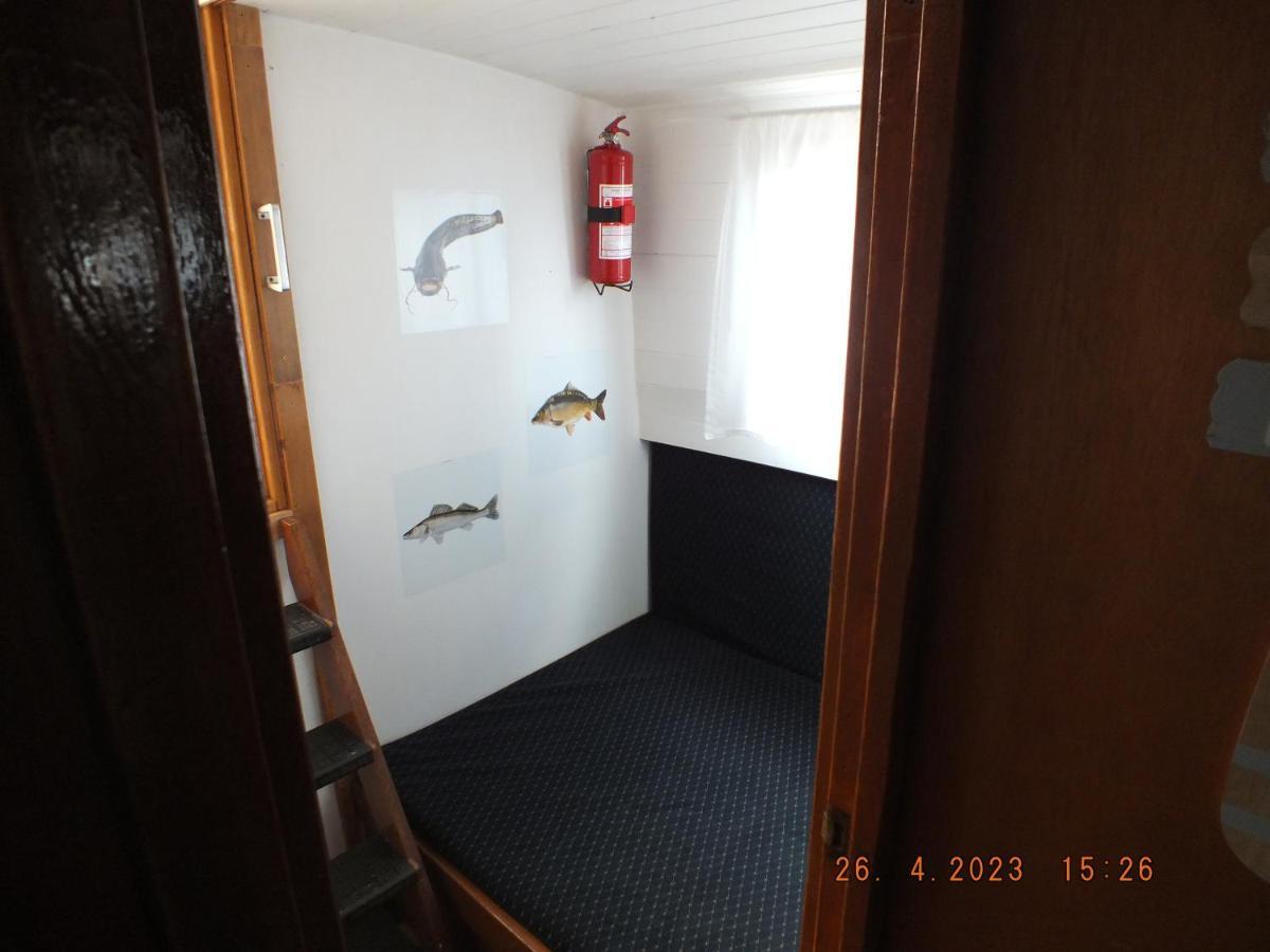 Zouw Hausboat Zakotven -Pouze Ubytovani Roudnice nad Labem Ngoại thất bức ảnh